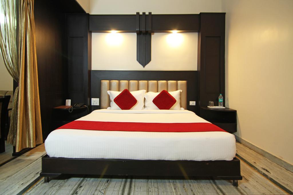 Le Grand Hotel Haridwar Exterior photo
